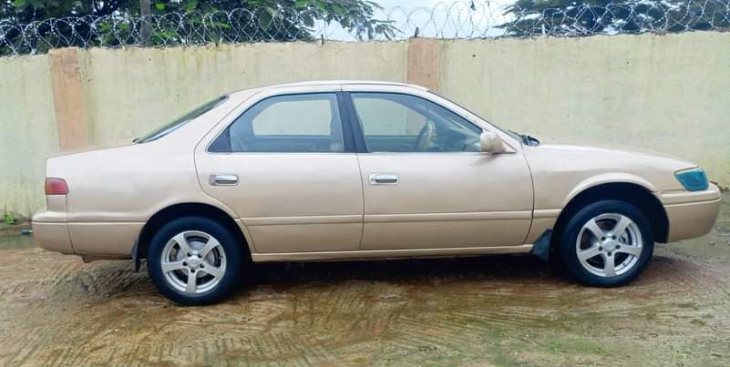 A picture of 2003 Toyota Camry fish light