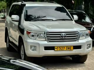 A picture of LANDCRUISER VX V8 DWE PRICE 130M 0765242424 Call WhatsApp INSTAGRAM
