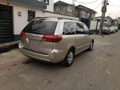 A picture of Toyota Sienna