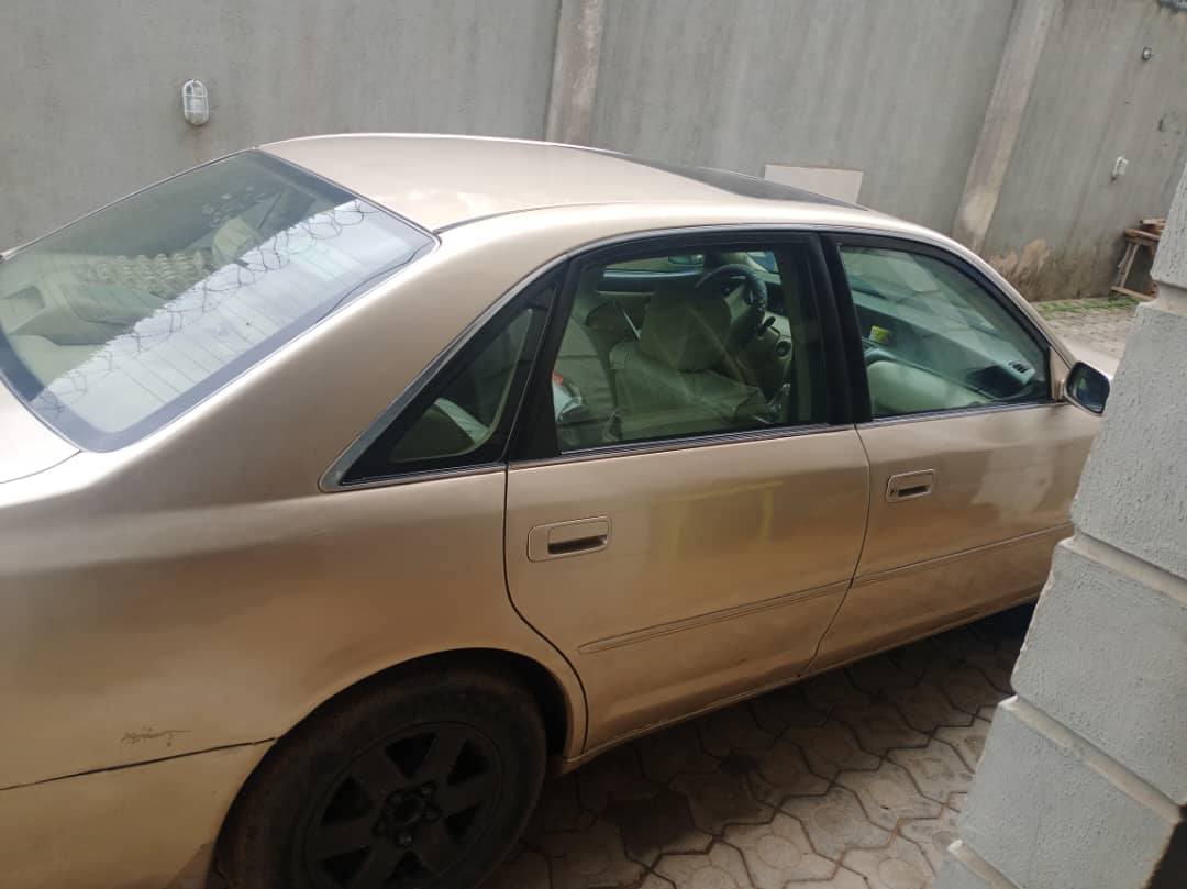 A picture of TOYOTA AVALON 2003 MODEL