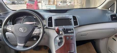 A picture of Toyota Venza V6 2010 Model Thumb Start Panoramic Sunroof with