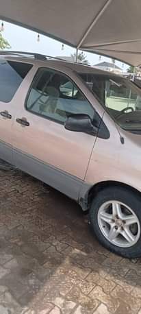 A picture of 2002 Toyota Sienna