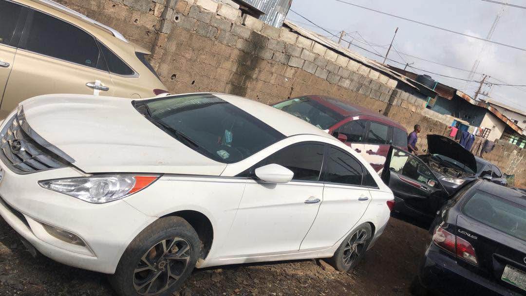 A picture of Hyundai Sonata 2012 model Engine has issue