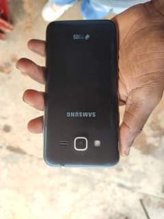 A picture of Selling that clean Samsung J3 at only 100k call or