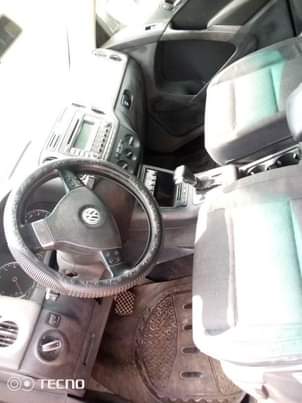 A picture of Volkswagen jeep going for 2.7 call 07047515116