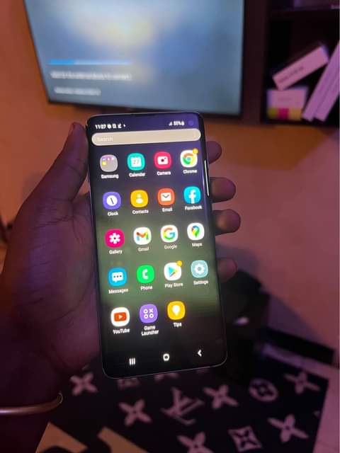 A picture of Samsung s10