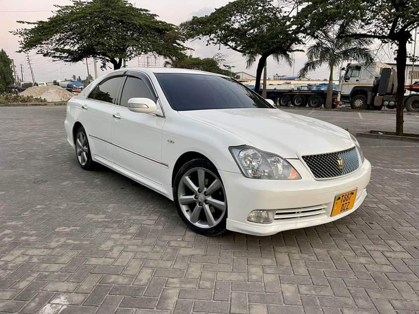 A picture of TOYOTA CROWN ATHLETE 
