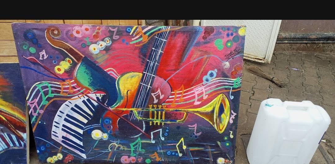 A picture of Am selling beautiful art pieces at a give away price