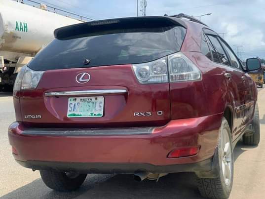 A picture of Belgium Standard 2006 Lexus RX330 in pristine condition with everything
