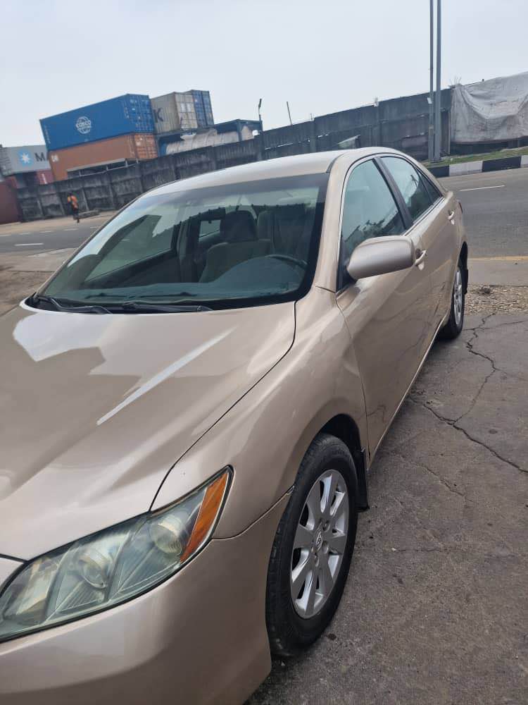 A picture of Camry 07