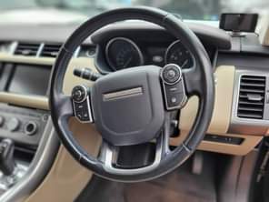 A picture of 250m 2014 0770361996 Rangeover