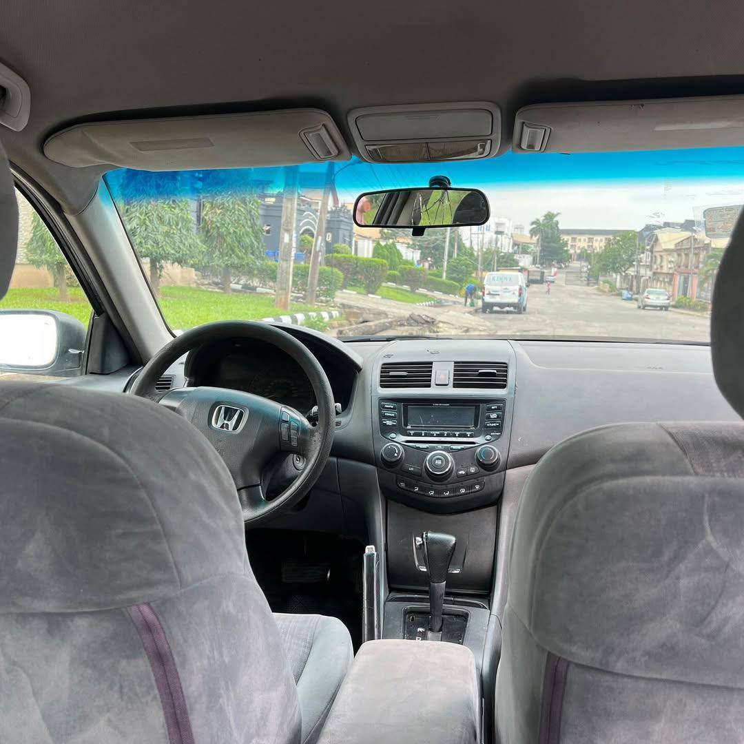 A picture of 2004 honda accord