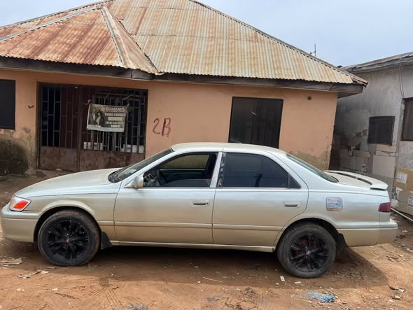 A picture of Toyota camry 2 2