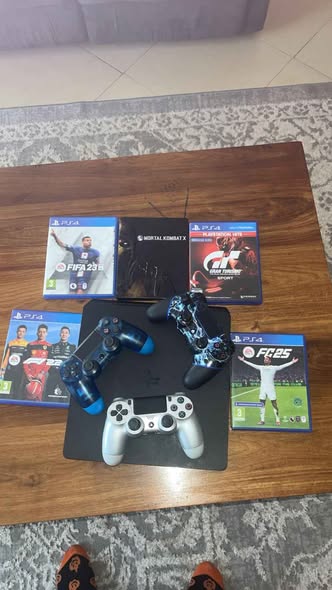 A picture of Ps4 used