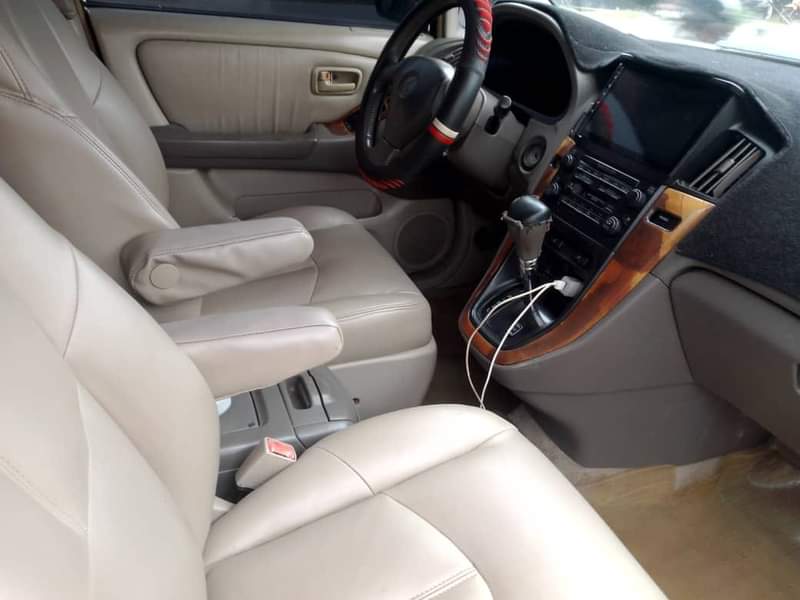 A picture of Lexus Rx 300 first Body Engine Gear AC nothing to