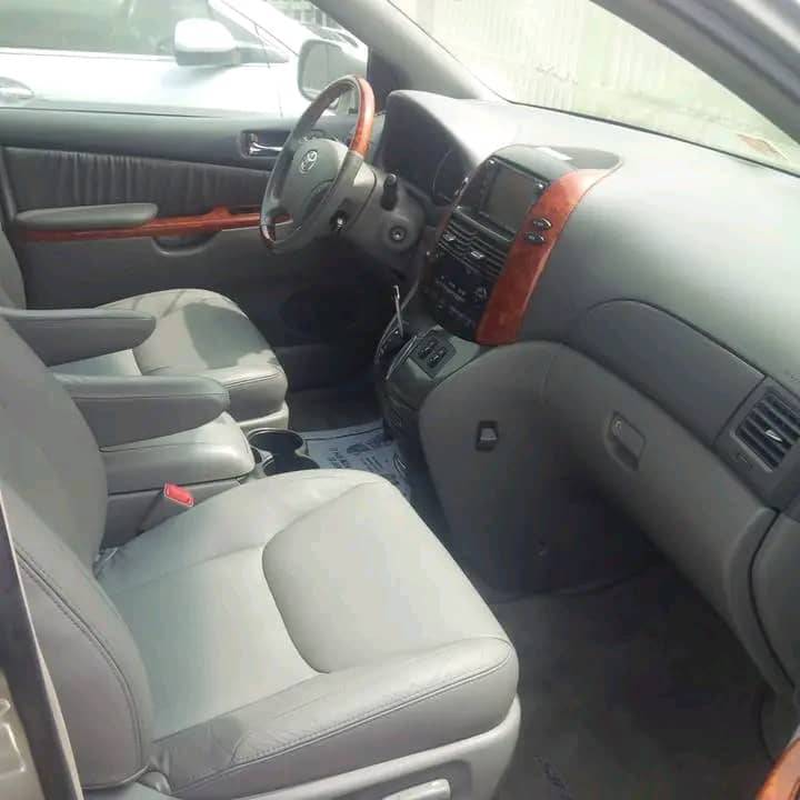 A picture of TOKUNBO Toyota sienna