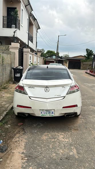 A picture of Acura TL 2011