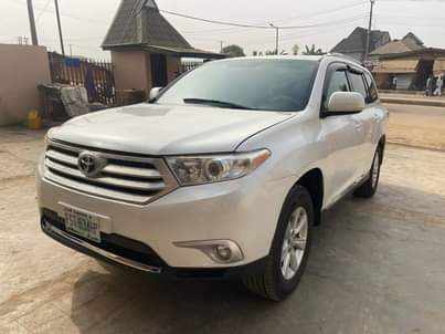A picture of Toyota Highlander 2011