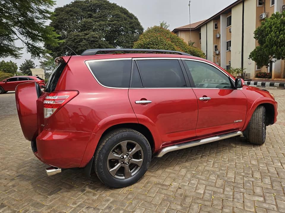 A picture of Toyota Rav4 2011