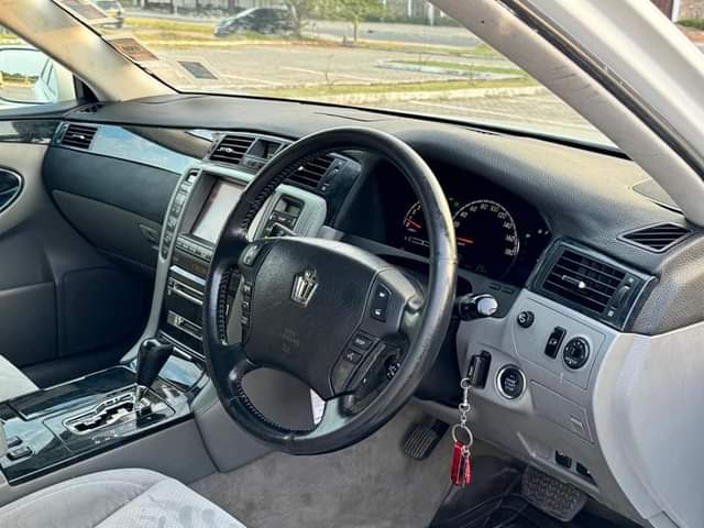 A picture of Crown athletic milion 13.9 Ipo mwanza Automatic Engine safi 0784857610