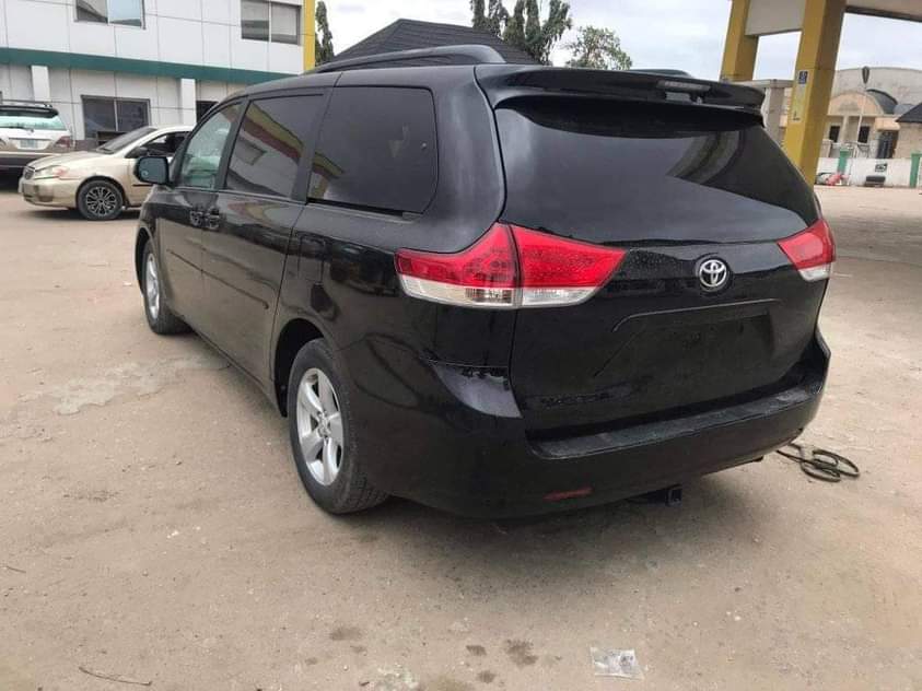 A picture of 2012 Toyota Sienna