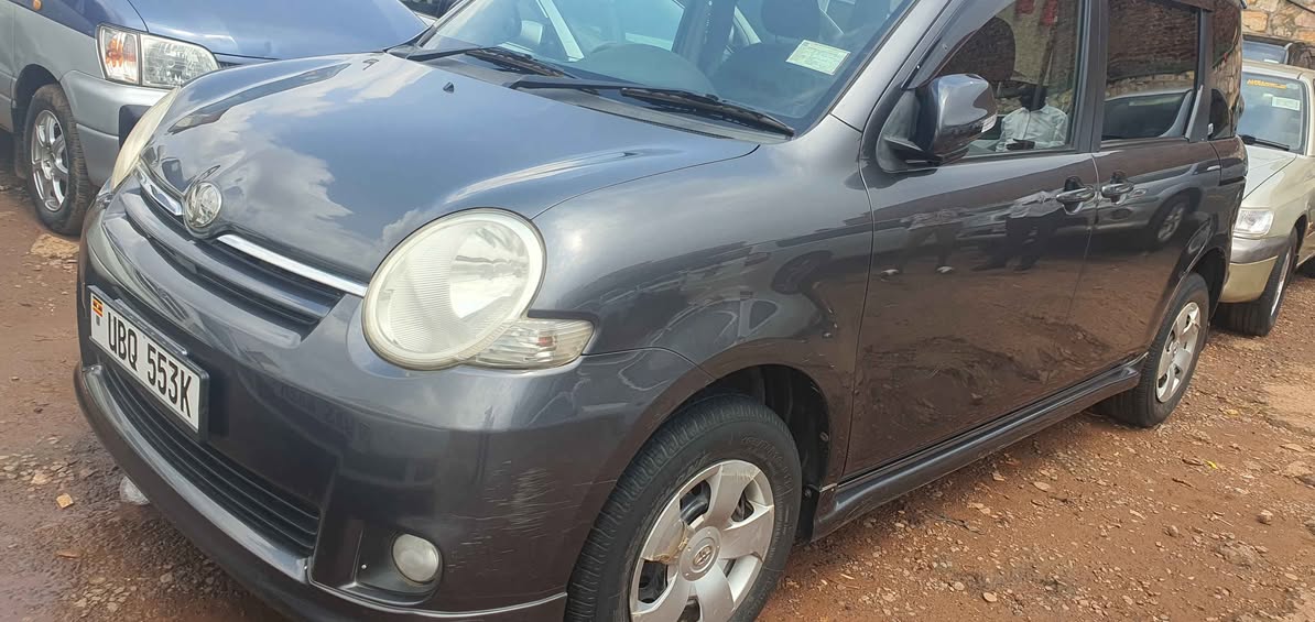 A picture of Toyota sienta