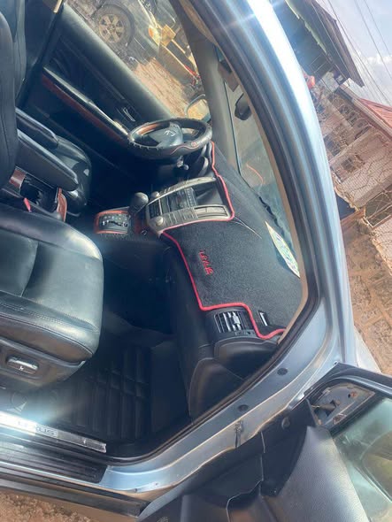 A picture of Sharp Distress Registered 2006 Lexus RX330 SUV