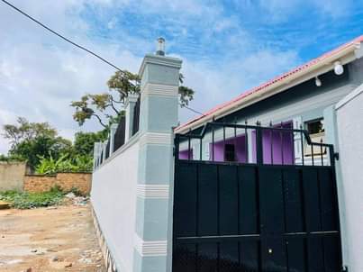 A picture of 4 double rooms and 4 singlerooms for sale at 350m.