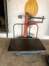A picture of But computer scale and manual scale