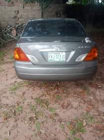 A picture of 2000 Toyota Avalon 2000