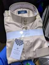 A picture of Tunauza kanzu za duka kitambaa cha mafuta