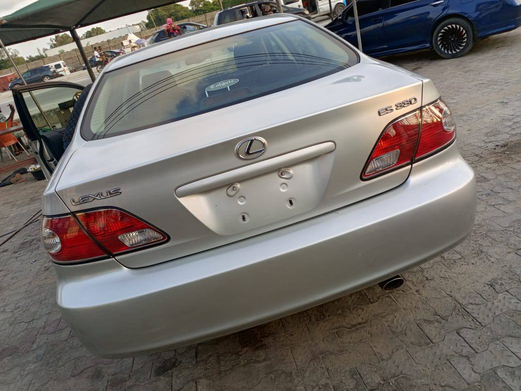 A picture of Tokunbo Very Neat Es 330 Up for Grabs 08106019690