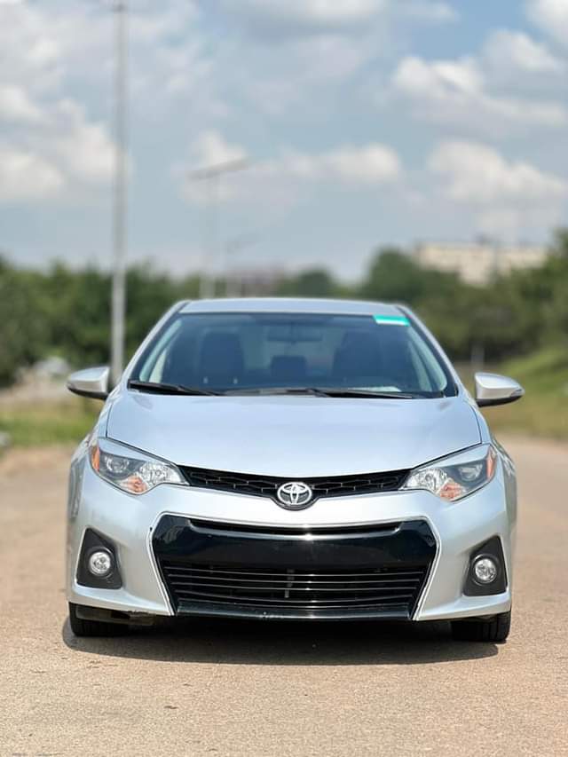 A picture of 2015 TOYOTA COROLLA