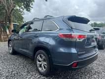 A picture of TOYOTA HIGHLANDER XLE AWD