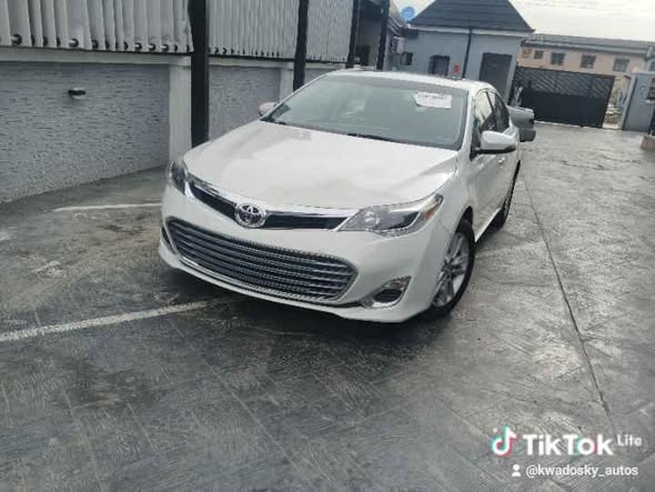 A picture of Foreign used Toyota Avalon