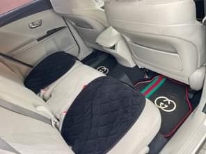 A picture of This is supreme clean Toyota venza 2009 2010 model pure