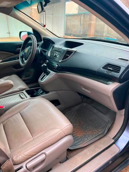 A picture of Honda CRV 2013 model Abuja