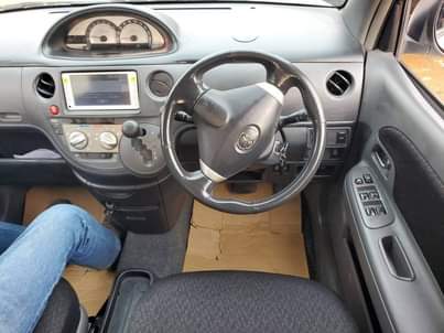 A picture of 2011 Toyota Sienta Toyota Dice 1.5cc