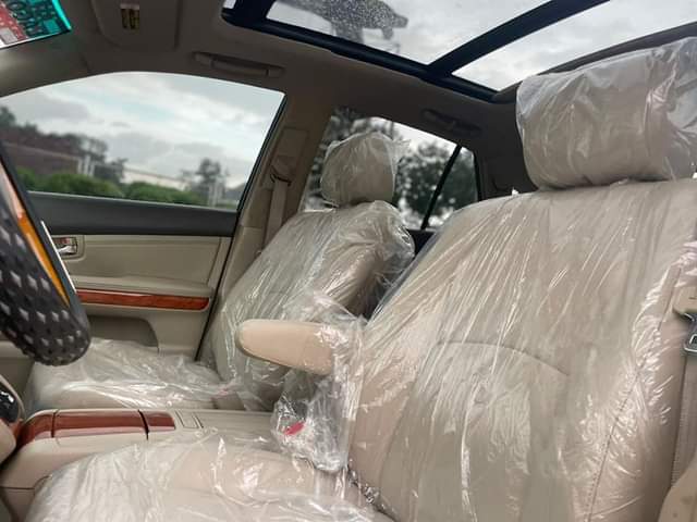 A picture of Lexus Rx 330