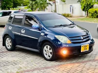 A picture of TOYOTA IST