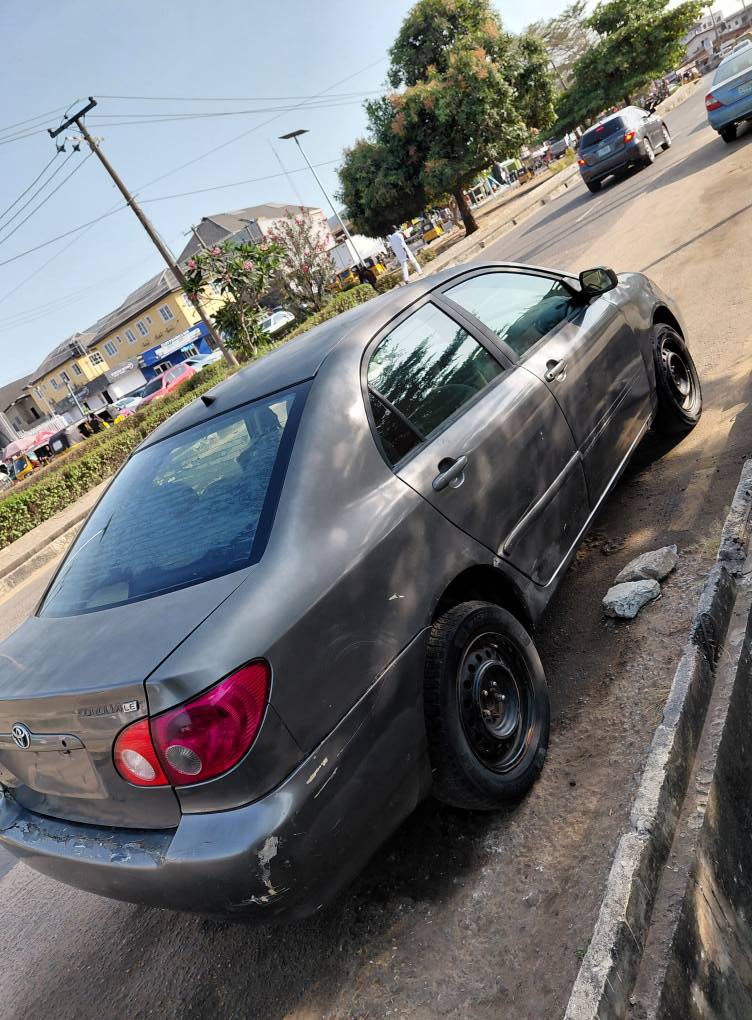 A picture of 2006 toyota corolla
