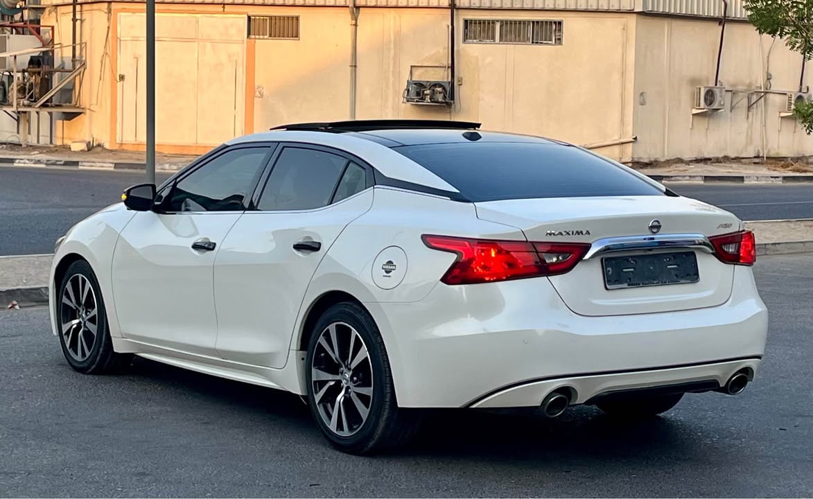 A picture of 2016 Nissan Maxima full option contact no 0563819795