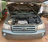 A picture of Clean Nigerian Used Grey Toyota Highlander 2005