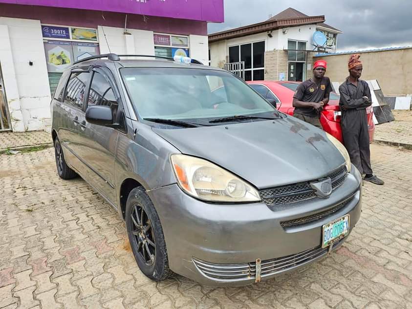 A picture of Registered 2005 Toyota sienna