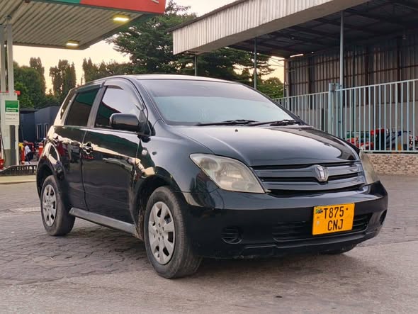 A picture of TOYOTA IST 0714058883