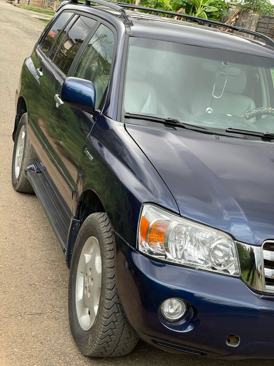 A picture of Toyota highlander 05