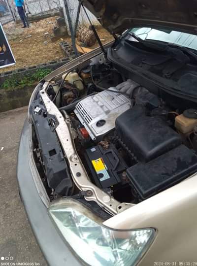 A picture of Neatly used sharp Lexus RX300 available for inspection Engine Gear