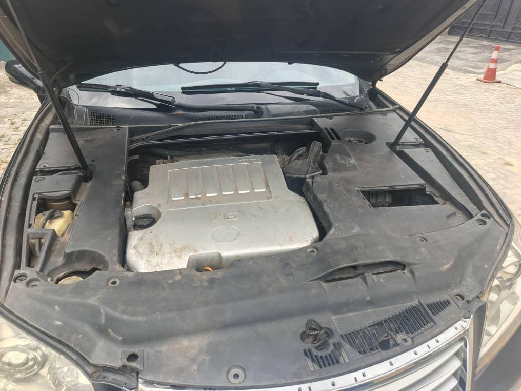 A picture of Lexus es350.untouched engine gear gear and ac..buy and repackage. 5.6m
