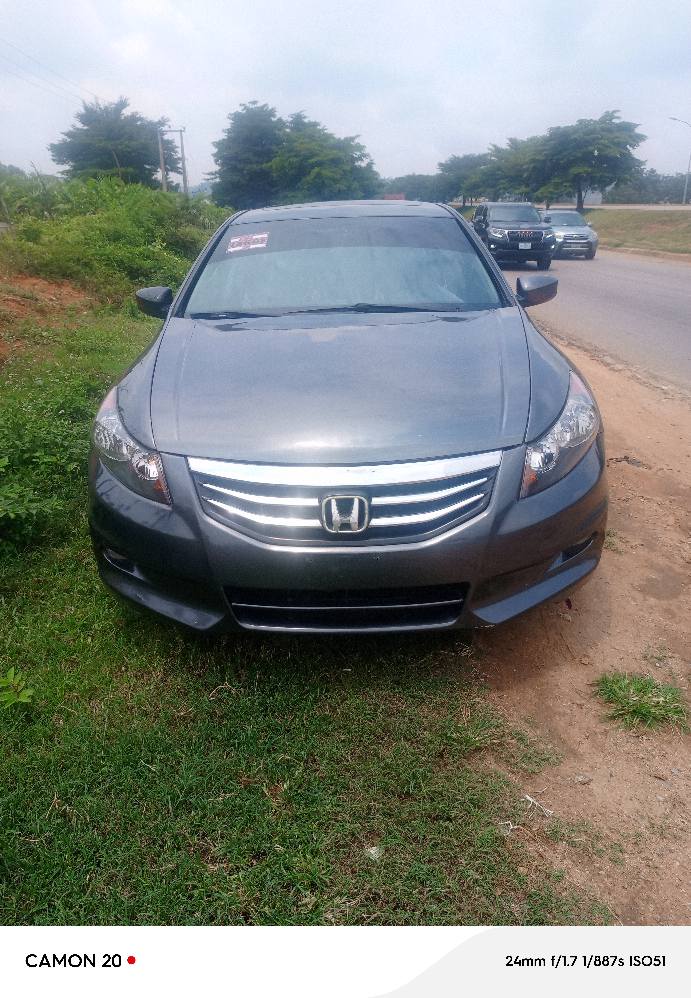 A picture of 2010 Honda accord full option leather seats sunroof back seat