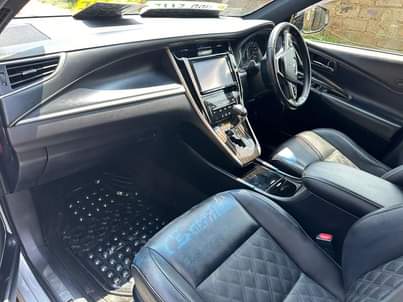 A picture of Toyota harrier kawundo 2015 model 2.0cc quick sale 87m 0756494005